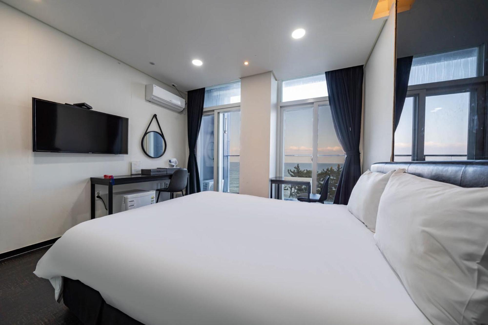 Gangneung Gyeongpodae Hotel Cube Exterior foto