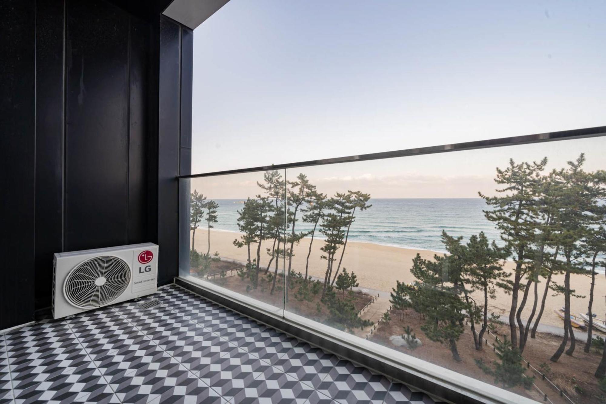 Gangneung Gyeongpodae Hotel Cube Exterior foto