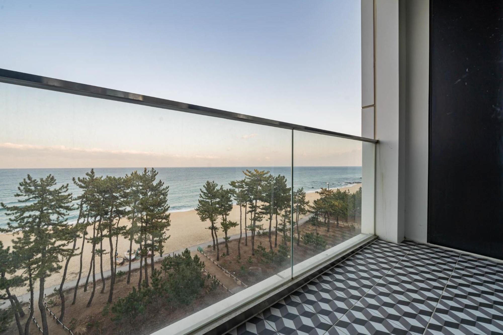 Gangneung Gyeongpodae Hotel Cube Exterior foto